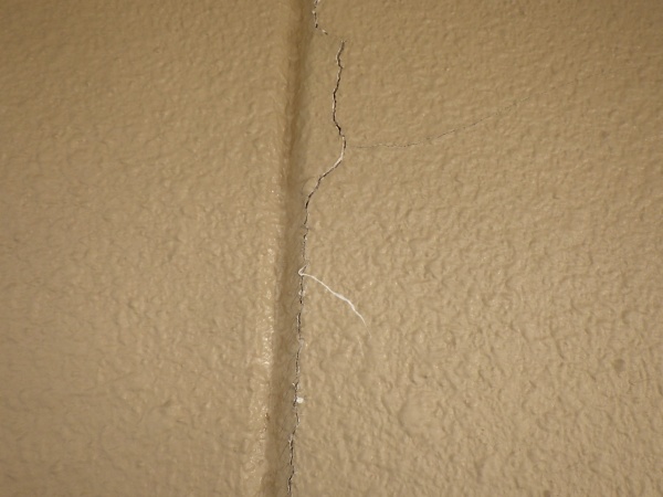 外壁補修前の状態です