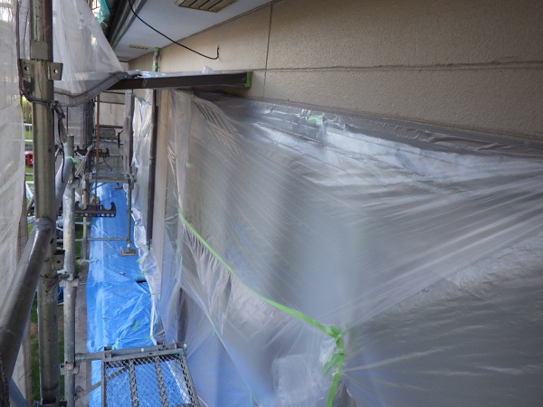 １階窓周り養生終了です