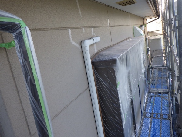 １階窓周り養生終了です