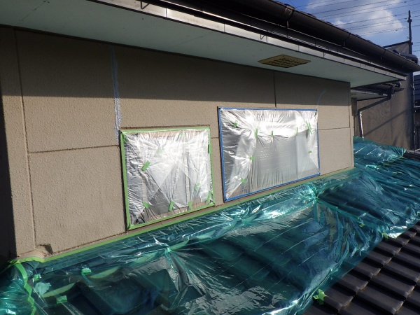 ２階下屋根養生です