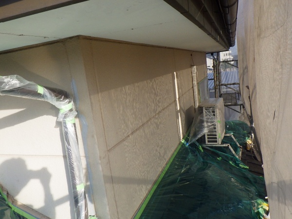 ２階下屋根養生です