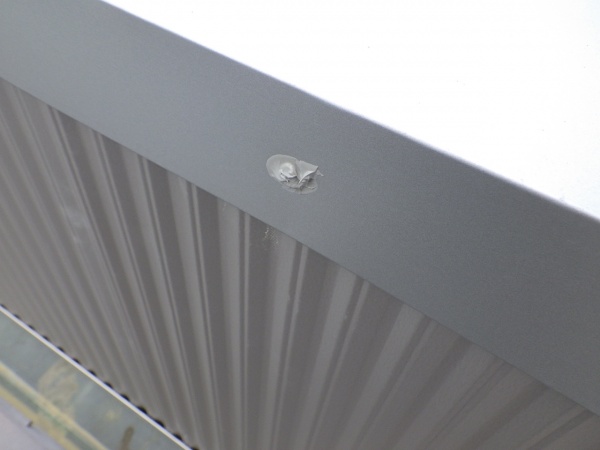 ビス頭にシーリングをしました