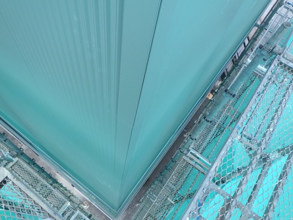 出隅カバーを取り付けました