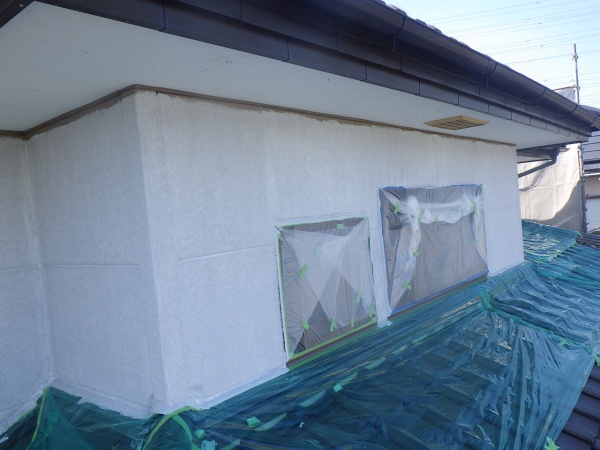 外壁面の下塗り終了です