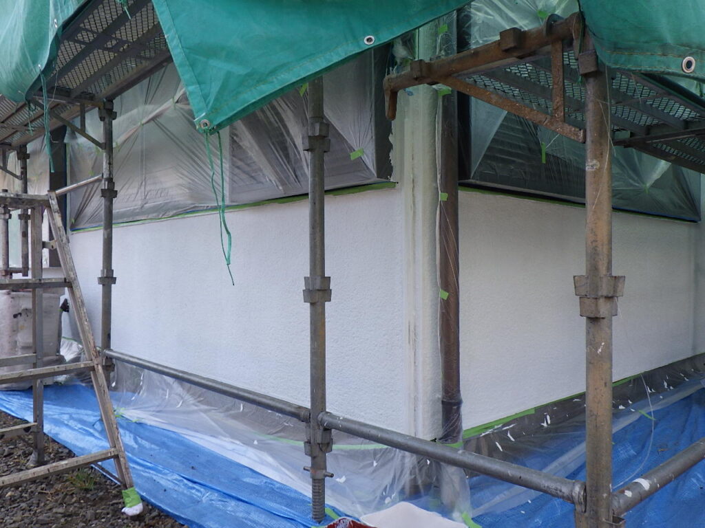 外壁下塗り塗装終了です