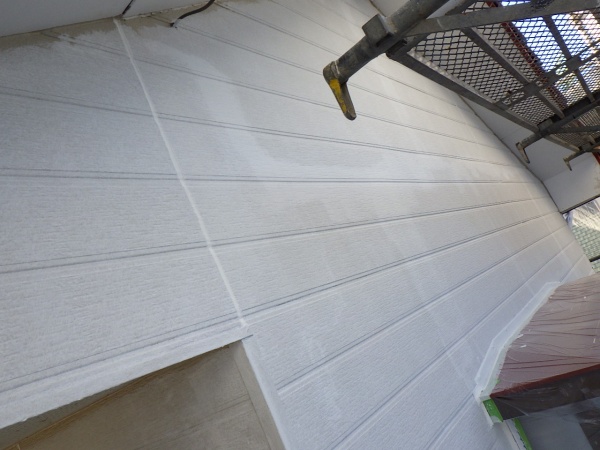 ベランダ周りの下塗りが終了しました