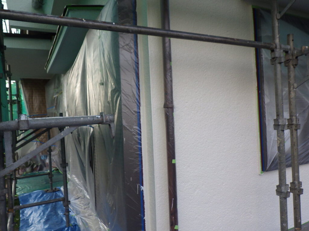 外壁中塗り塗装終了です