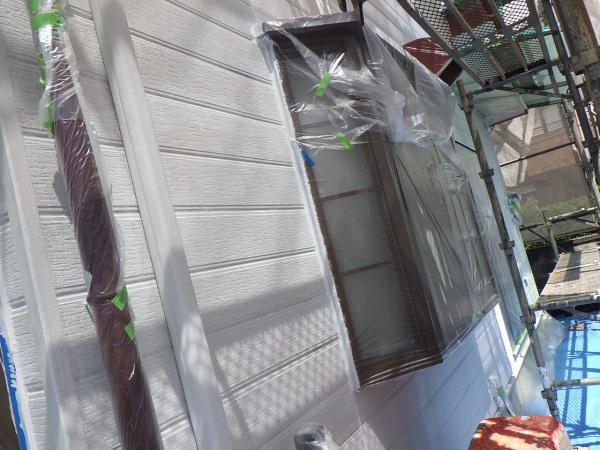 １階外壁の下塗り終了です