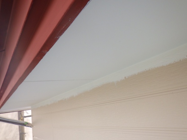 １回目の軒天塗装終了です