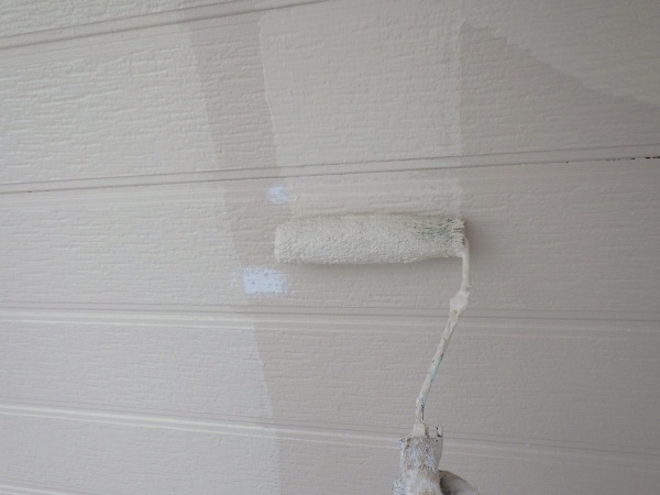 外壁上塗り中です