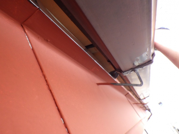 中塗り前の破風板金の状態です