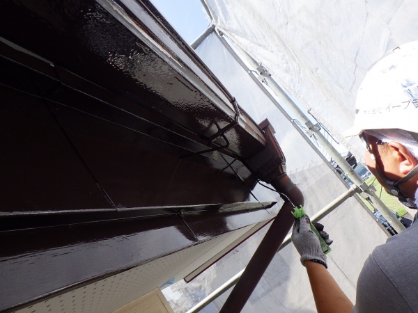 破風板金の中塗り中です