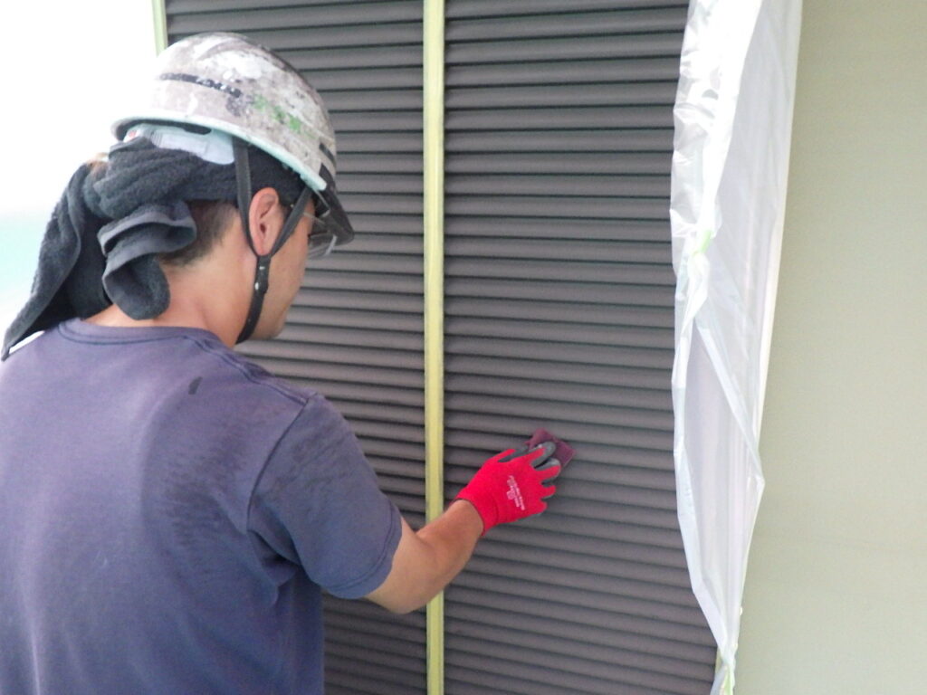 戸袋のケレン中です