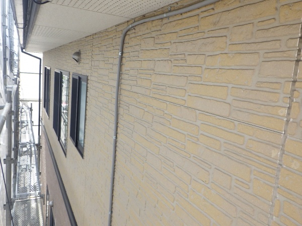 洗浄前の２階外壁の状態です