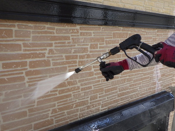 ２階外壁の洗浄中です