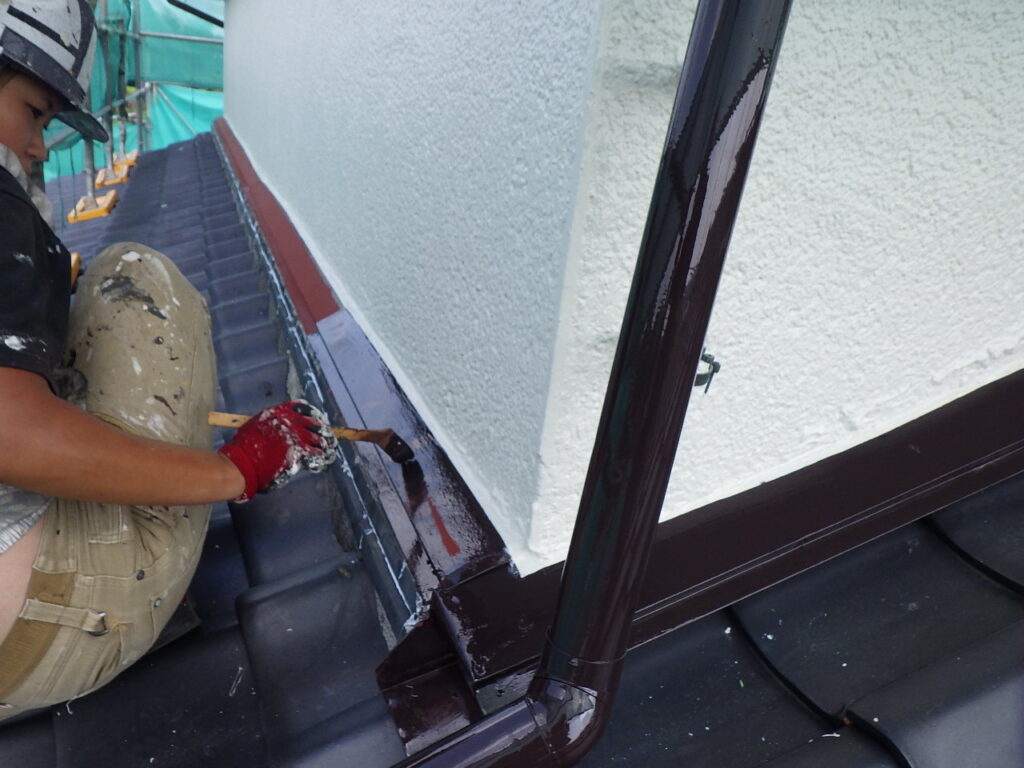 壁水切りの中塗り中です