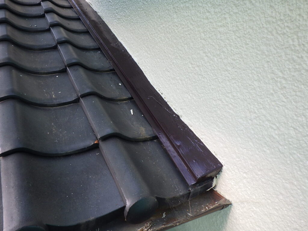 壁水切りの中塗り終了です