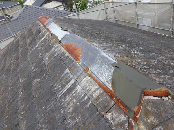 洗浄前の棟板金の状態です