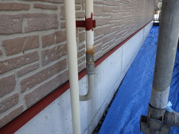 土台水切りの下塗り終了です