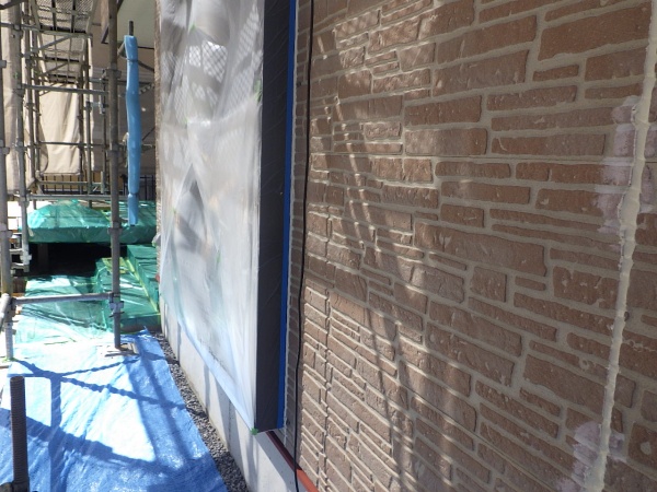 １階の窓養生が終了しました