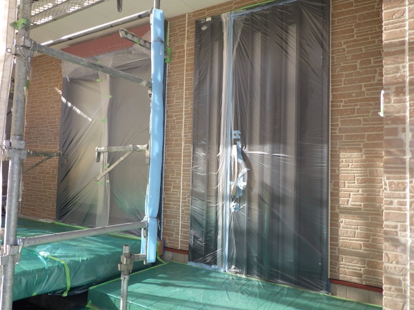 １階の窓養生が終了しました