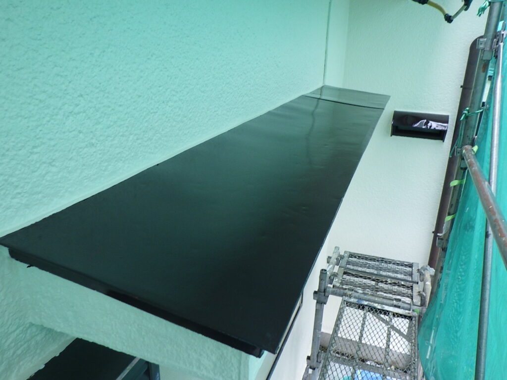 霧よけ天板の中塗り塗装終了です