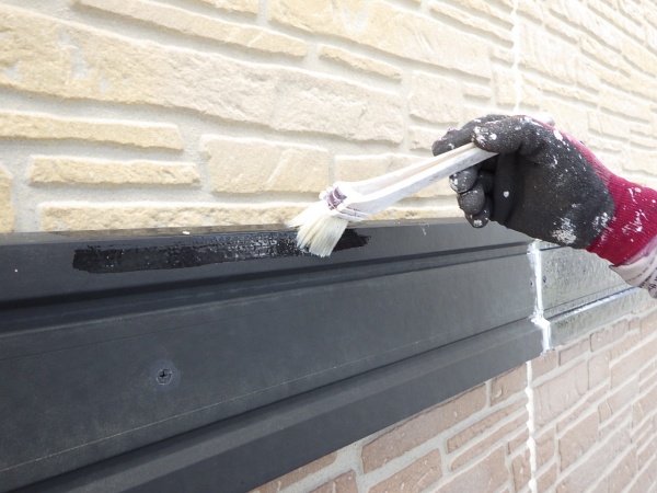 幕板の下塗り中です