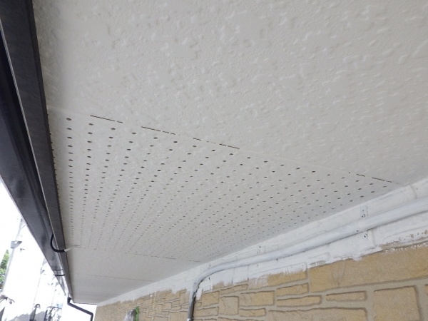 軒天中塗り終了です