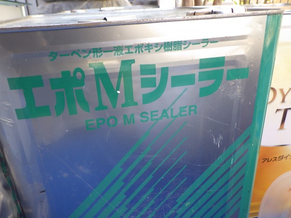 幕板の下塗り中です