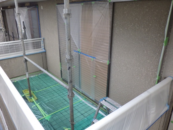 ２階ベランダ周りの養生です