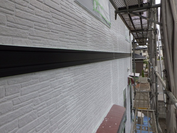 外壁中段の下塗りが終了しました