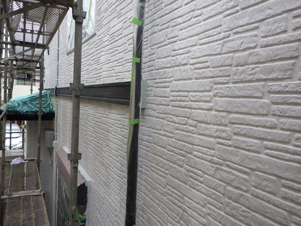 外壁中段の下塗りが終了しました