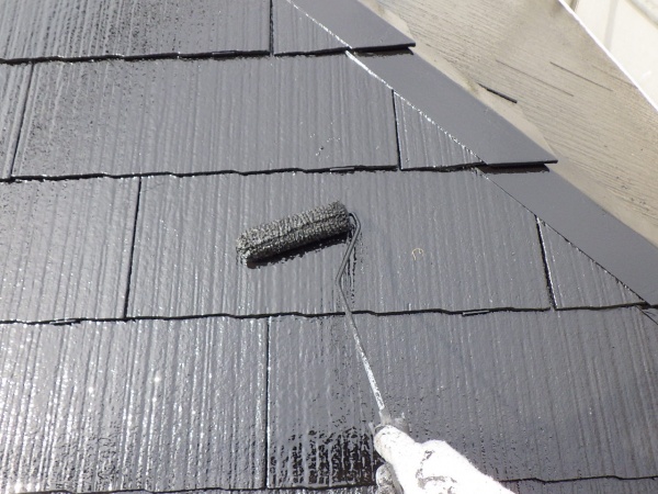 大屋根の上塗り中です