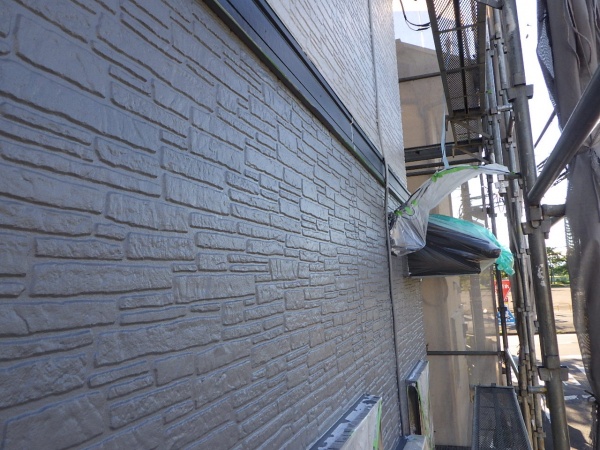 幕板下部中段の中塗りが終了しました