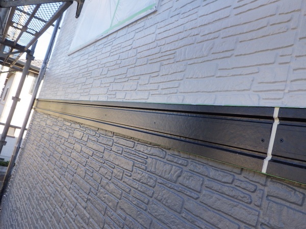 幕板下部中段の中塗りが終了しました