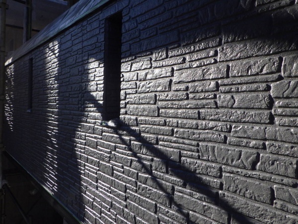 幕板下部中段の中塗りが終了しました