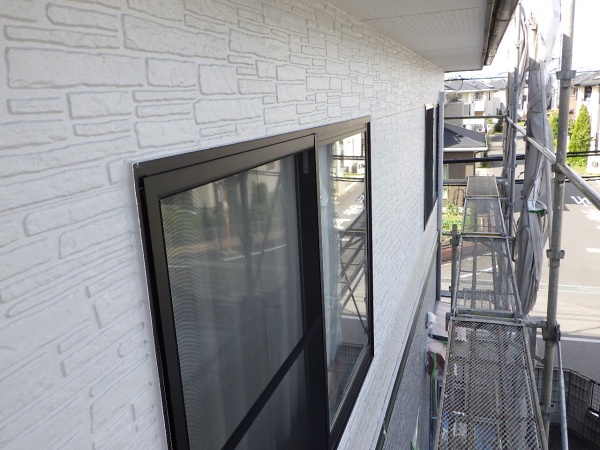 幕板上段の養生を剥がしました