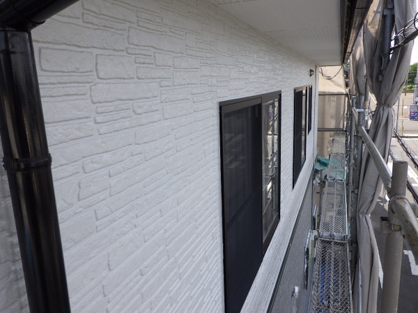 幕板上段の養生を剥がしました