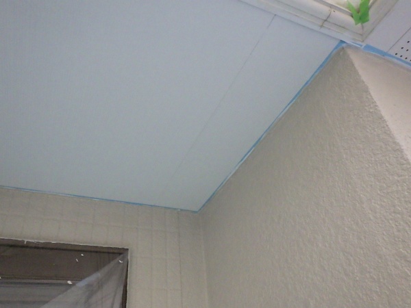 １階外壁の中塗り終了です