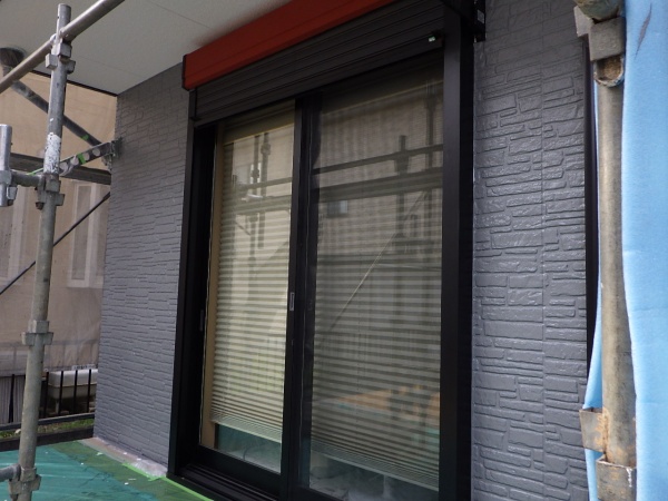 幕板下段の養生を剥がしました