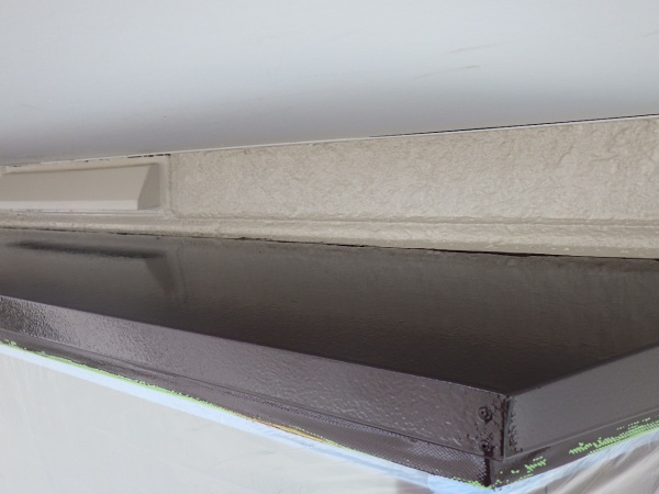 出窓天板の中塗り塗装終了です