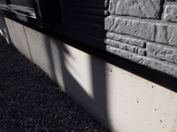 土台水切りの中塗り終了です