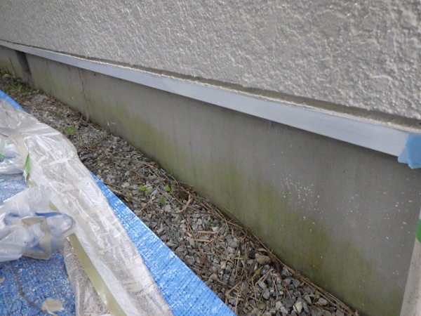 土台水切りの錆止め刷毛塗装終了です