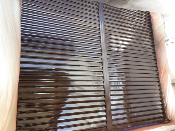 中塗り吹付中です