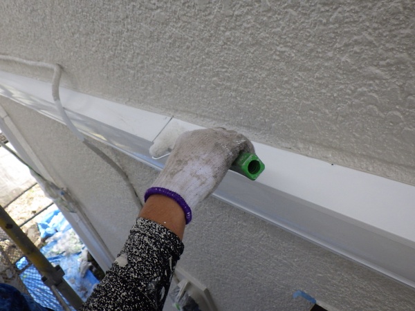 幕板の２回目塗装中です