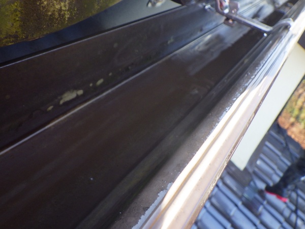 洗浄後の軒樋の状態です