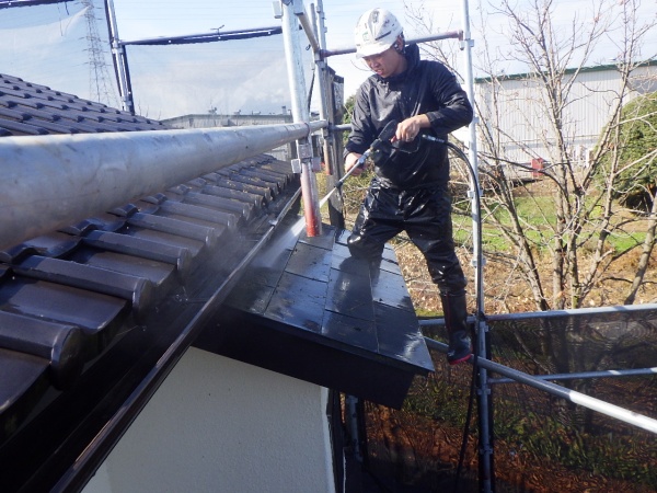 外壁の洗浄中です