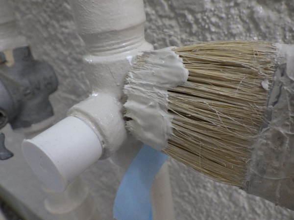 外壁面の補修中です