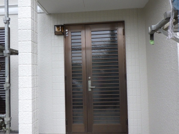 １階外壁面塗装の完工です