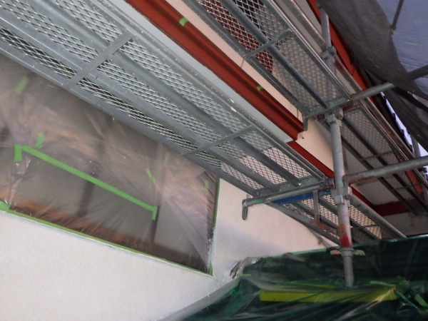 ２階外壁面の下塗り終了です